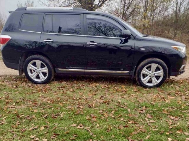 Черный Тойота Хайлендер, объемом двигателя 3.5 л и пробегом 284 тыс. км за 15999 $, фото 2 на Automoto.ua