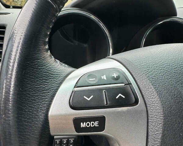 Чорний Тойота Хайлендер, об'ємом двигуна 3.46 л та пробігом 177 тис. км за 17500 $, фото 65 на Automoto.ua