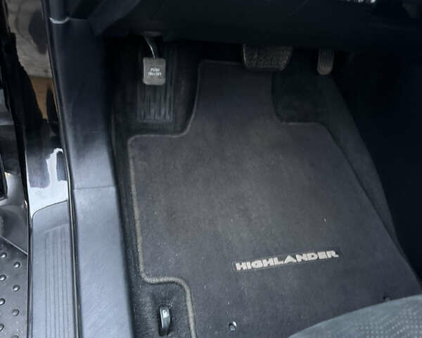 Чорний Тойота Хайлендер, об'ємом двигуна 3.46 л та пробігом 177 тис. км за 17500 $, фото 47 на Automoto.ua