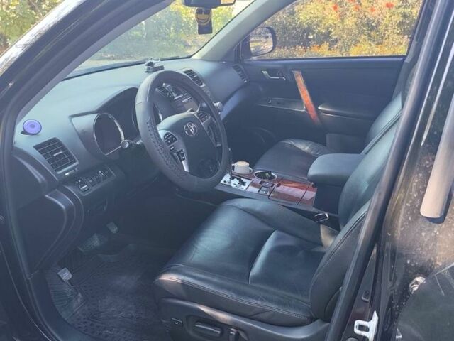 Черный Тойота Хайлендер, объемом двигателя 3.5 л и пробегом 284 тыс. км за 15999 $, фото 7 на Automoto.ua