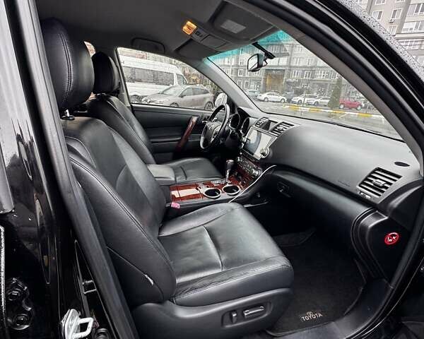 Черный Тойота Хайлендер, объемом двигателя 3.46 л и пробегом 320 тыс. км за 15600 $, фото 3 на Automoto.ua