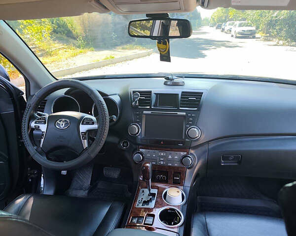 Чорний Тойота Хайлендер, об'ємом двигуна 3.46 л та пробігом 284 тис. км за 15900 $, фото 10 на Automoto.ua