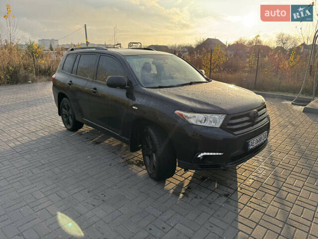 Черный Тойота Хайлендер, объемом двигателя 3.46 л и пробегом 163 тыс. км за 19800 $, фото 1 на Automoto.ua