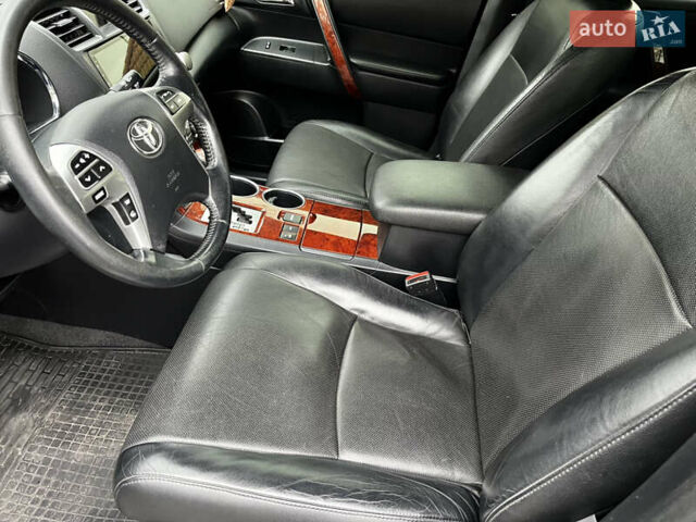 Чорний Тойота Хайлендер, об'ємом двигуна 3.46 л та пробігом 247 тис. км за 16000 $, фото 6 на Automoto.ua