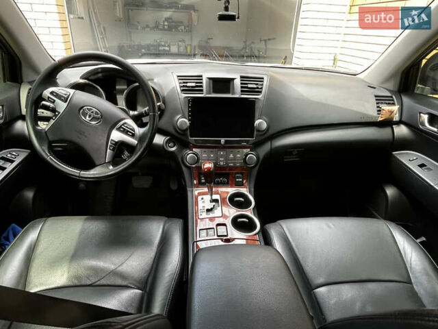 Чорний Тойота Хайлендер, об'ємом двигуна 3.46 л та пробігом 245 тис. км за 15900 $, фото 6 на Automoto.ua