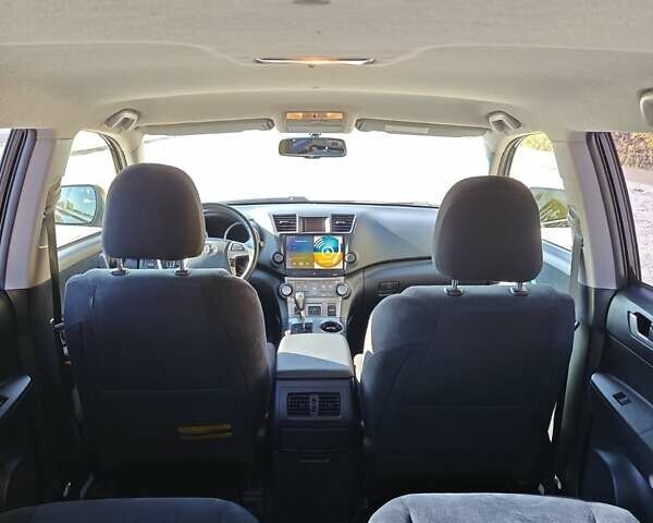 Черный Тойота Хайлендер, объемом двигателя 3.46 л и пробегом 188 тыс. км за 18000 $, фото 16 на Automoto.ua