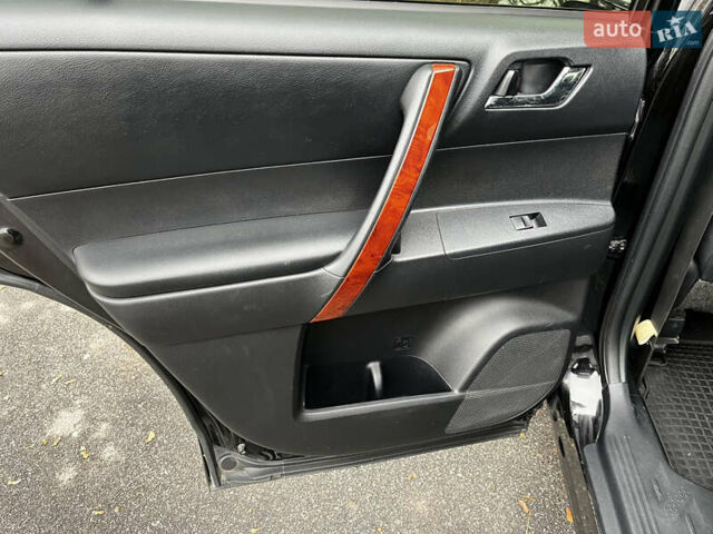 Чорний Тойота Хайлендер, об'ємом двигуна 3.46 л та пробігом 247 тис. км за 16000 $, фото 5 на Automoto.ua