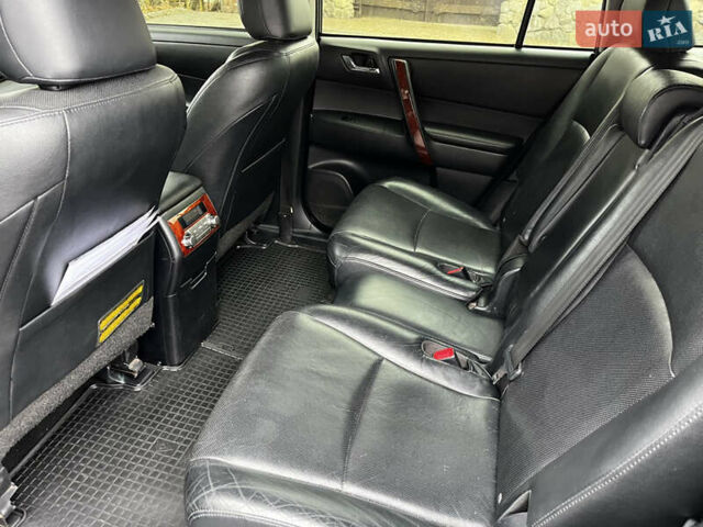 Чорний Тойота Хайлендер, об'ємом двигуна 3.46 л та пробігом 247 тис. км за 16000 $, фото 4 на Automoto.ua
