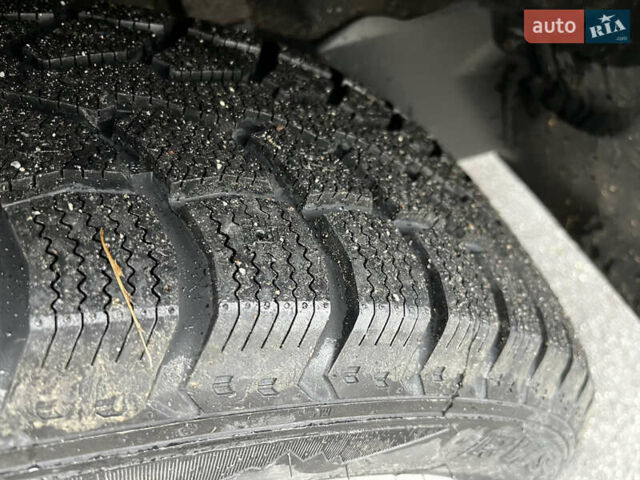 Чорний Тойота Хайлендер, об'ємом двигуна 3.46 л та пробігом 247 тис. км за 16000 $, фото 3 на Automoto.ua