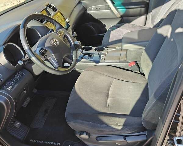 Черный Тойота Хайлендер, объемом двигателя 3.46 л и пробегом 188 тыс. км за 18000 $, фото 27 на Automoto.ua
