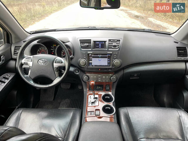 Тойота Хайлендер 2012 в Чернигове на Automoto.ua Черный Тойота Хайлендер, объемом двигателя 3.5 л и пробегом 183 тыс. км за 17300 $, фото 37 на Automoto.ua
