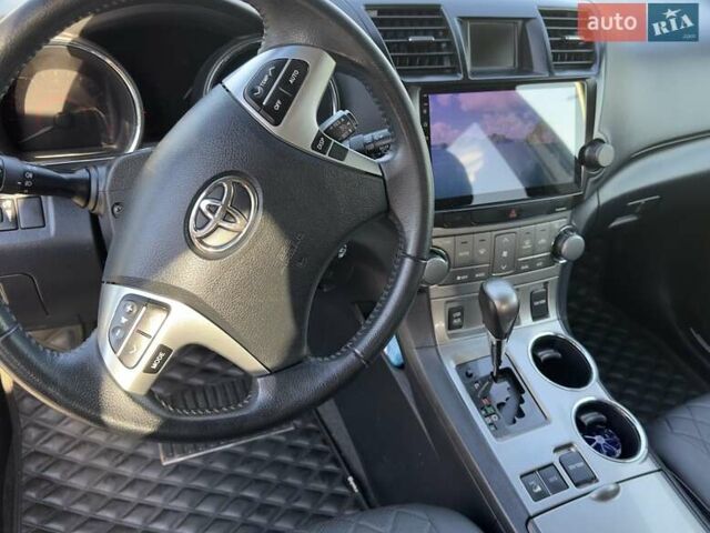 Черный Тойота Хайлендер, объемом двигателя 3.5 л и пробегом 212 тыс. км за 18000 $, фото 2 на Automoto.ua