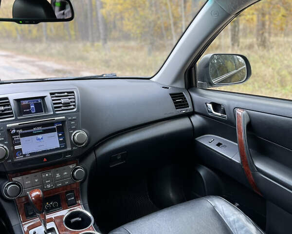 Тойота Хайлендер 2012 в Чернигове на Automoto.ua Черный Тойота Хайлендер, объемом двигателя 3.5 л и пробегом 183 тыс. км за 17300 $, фото 39 на Automoto.ua