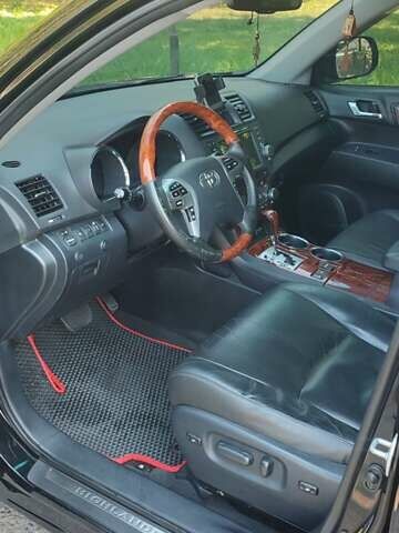 Черный Тойота Хайлендер, объемом двигателя 3.46 л и пробегом 180 тыс. км за 18700 $, фото 2 на Automoto.ua