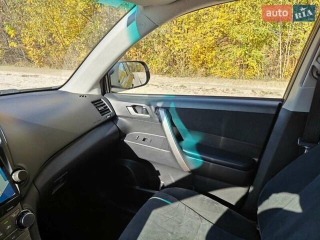 Черный Тойота Хайлендер, объемом двигателя 3.46 л и пробегом 188 тыс. км за 18000 $, фото 26 на Automoto.ua