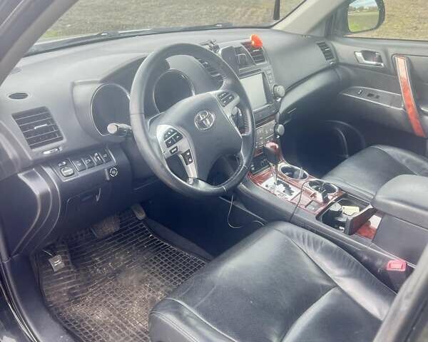 Черный Тойота Хайлендер, объемом двигателя 3.5 л и пробегом 140 тыс. км за 15999 $, фото 6 на Automoto.ua