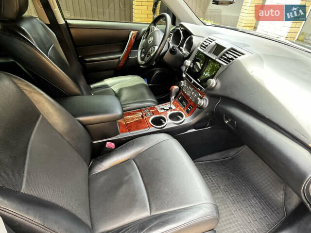 Чорний Тойота Хайлендер, об'ємом двигуна 3.46 л та пробігом 245 тис. км за 15900 $, фото 8 на Automoto.ua