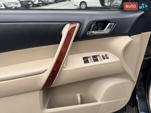 Черный Тойота Хайлендер, объемом двигателя 3.46 л и пробегом 214 тыс. км за 19200 $, фото 9 на Automoto.ua