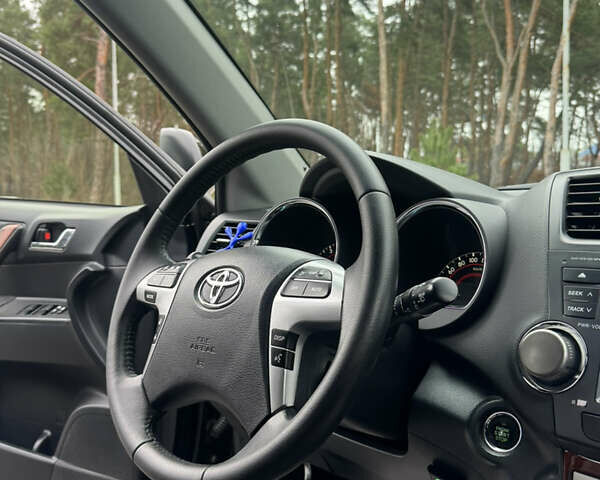 Чорний Тойота Хайлендер, об'ємом двигуна 3.46 л та пробігом 165 тис. км за 15555 $, фото 98 на Automoto.ua