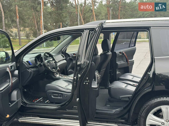 Чорний Тойота Хайлендер, об'ємом двигуна 3.46 л та пробігом 165 тис. км за 15555 $, фото 100 на Automoto.ua