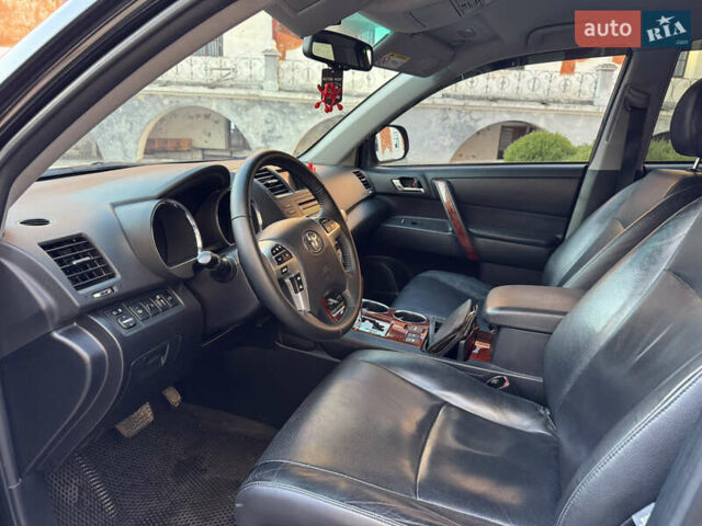 Черный Тойота Хайлендер, объемом двигателя 3.46 л и пробегом 308 тыс. км за 16400 $, фото 12 на Automoto.ua