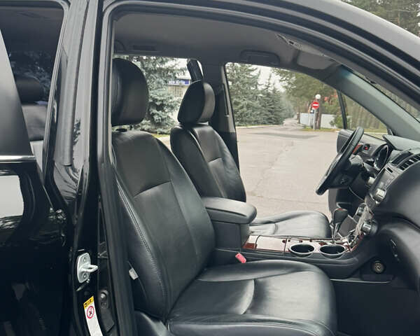 Чорний Тойота Хайлендер, об'ємом двигуна 3.46 л та пробігом 165 тис. км за 15555 $, фото 8 на Automoto.ua