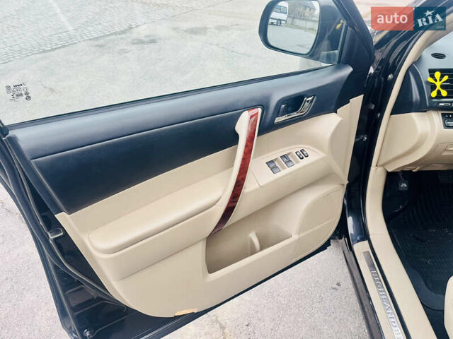 Чорний Тойота Хайлендер, об'ємом двигуна 3.5 л та пробігом 230 тис. км за 18000 $, фото 7 на Automoto.ua