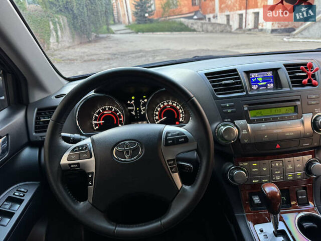 Черный Тойота Хайлендер, объемом двигателя 3.46 л и пробегом 308 тыс. км за 16400 $, фото 24 на Automoto.ua