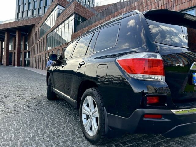 Черный Тойота Хайлендер, объемом двигателя 3.5 л и пробегом 214 тыс. км за 17999 $, фото 3 на Automoto.ua