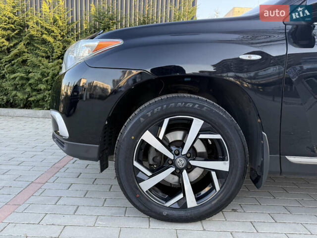 Черный Тойота Хайлендер, объемом двигателя 3.46 л и пробегом 195 тыс. км за 19300 $, фото 2 на Automoto.ua