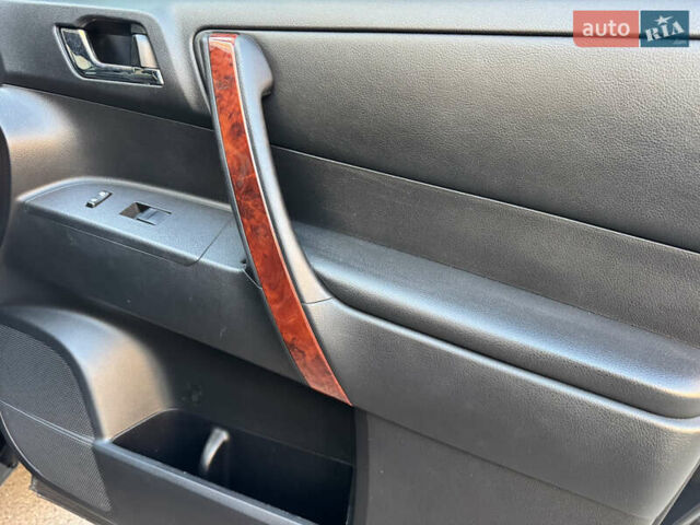 Черный Тойота Хайлендер, объемом двигателя 3.46 л и пробегом 308 тыс. км за 16400 $, фото 22 на Automoto.ua