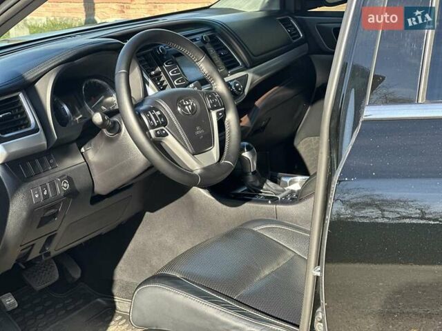 Черный Тойота Хайлендер, объемом двигателя 3.5 л и пробегом 190 тыс. км за 23000 $, фото 3 на Automoto.ua