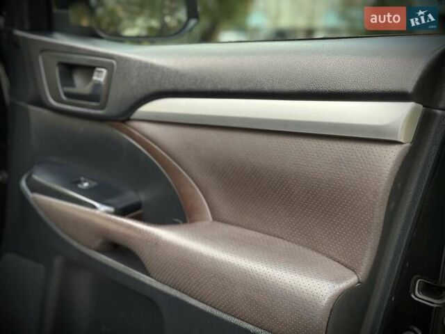 Чорний Тойота Хайлендер, об'ємом двигуна 2.67 л та пробігом 280 тис. км за 18999 $, фото 25 на Automoto.ua