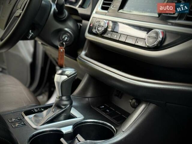 Чорний Тойота Хайлендер, об'ємом двигуна 2.67 л та пробігом 280 тис. км за 18999 $, фото 27 на Automoto.ua