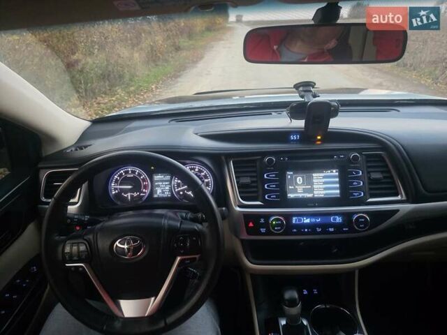 Чорний Тойота Хайлендер, об'ємом двигуна 3.46 л та пробігом 197 тис. км за 21900 $, фото 7 на Automoto.ua