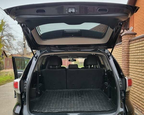 Черный Тойота Хайлендер, объемом двигателя 3.46 л и пробегом 269 тыс. км за 20000 $, фото 12 на Automoto.ua