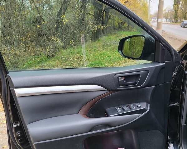 Черный Тойота Хайлендер, объемом двигателя 3.46 л и пробегом 269 тыс. км за 20000 $, фото 17 на Automoto.ua