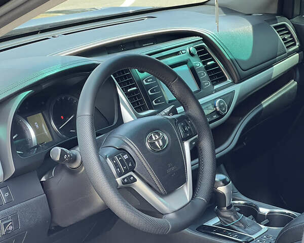 Черный Тойота Хайлендер, объемом двигателя 3.46 л и пробегом 160 тыс. км за 24999 $, фото 18 на Automoto.ua