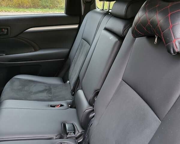 Черный Тойота Хайлендер, объемом двигателя 3.46 л и пробегом 269 тыс. км за 20000 $, фото 9 на Automoto.ua