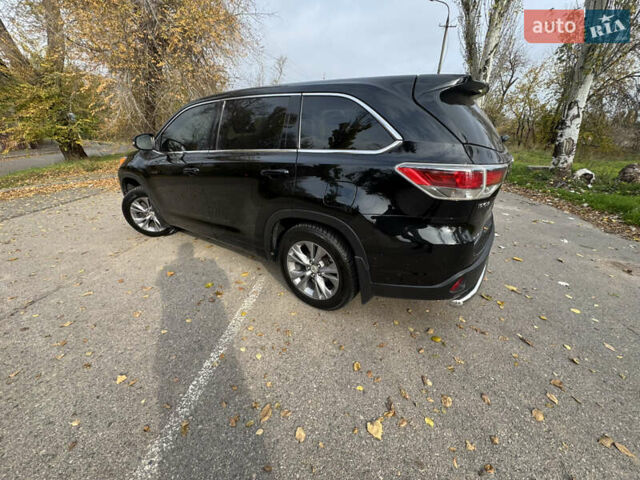 Черный Тойота Хайлендер, объемом двигателя 2.67 л и пробегом 208 тыс. км за 22500 $, фото 1 на Automoto.ua