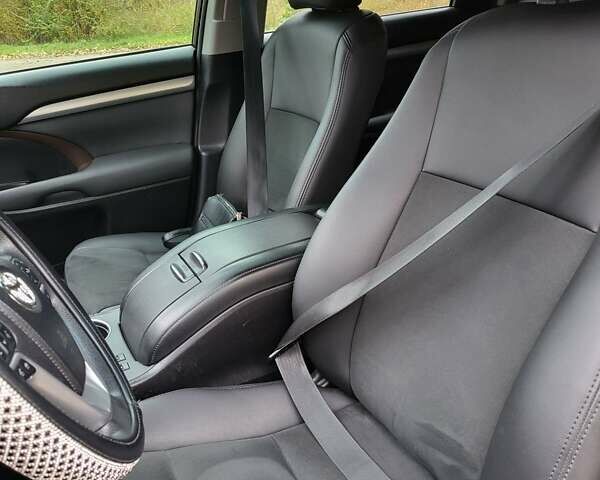 Черный Тойота Хайлендер, объемом двигателя 3.46 л и пробегом 269 тыс. км за 20000 $, фото 8 на Automoto.ua