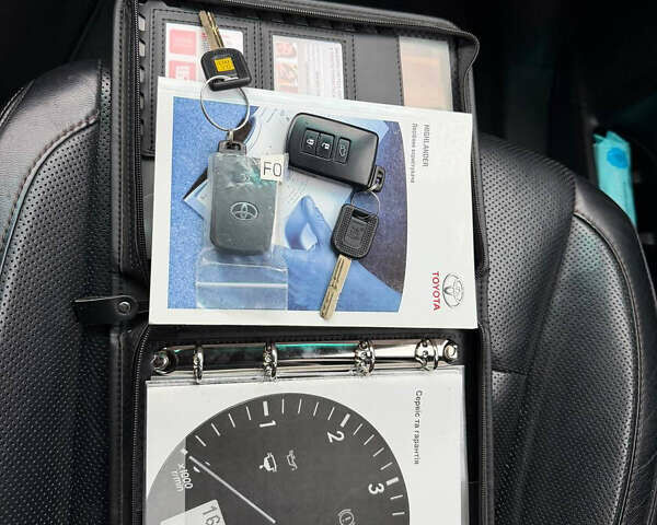 Черный Тойота Хайлендер, объемом двигателя 3.46 л и пробегом 177 тыс. км за 24000 $, фото 20 на Automoto.ua