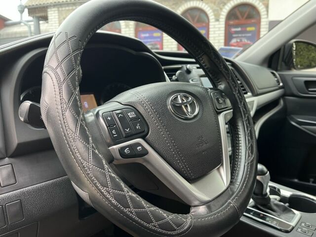 Чорний Тойота Хайлендер, об'ємом двигуна 2.7 л та пробігом 195 тис. км за 16999 $, фото 14 на Automoto.ua