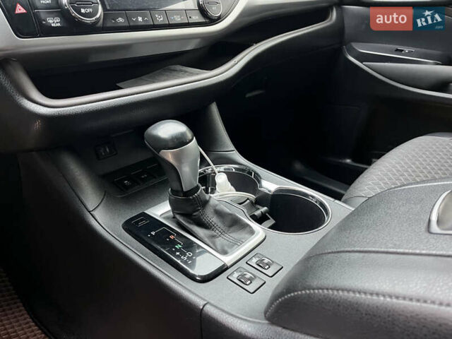 Чорний Тойота Хайлендер, об'ємом двигуна 2.67 л та пробігом 195 тис. км за 16999 $, фото 17 на Automoto.ua