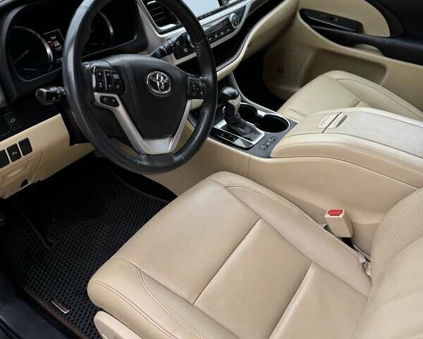 Черный Тойота Хайлендер, объемом двигателя 3.5 л и пробегом 180 тыс. км за 23500 $, фото 9 на Automoto.ua