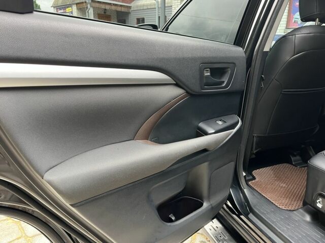 Чорний Тойота Хайлендер, об'ємом двигуна 2.7 л та пробігом 195 тис. км за 16999 $, фото 17 на Automoto.ua