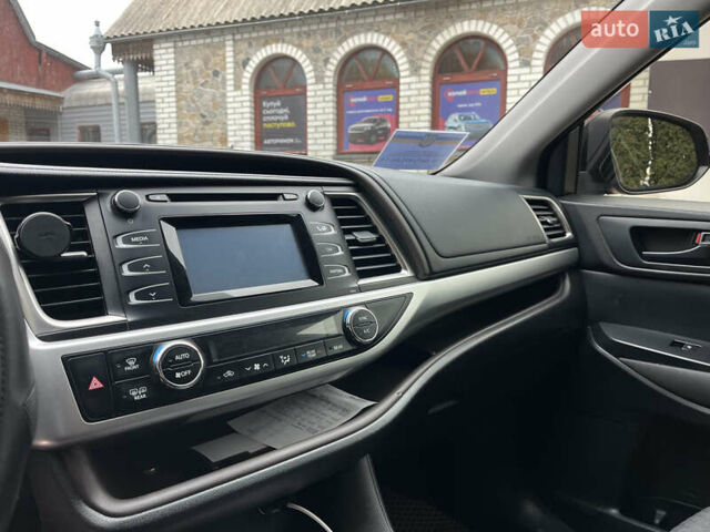 Чорний Тойота Хайлендер, об'ємом двигуна 2.67 л та пробігом 195 тис. км за 16999 $, фото 16 на Automoto.ua