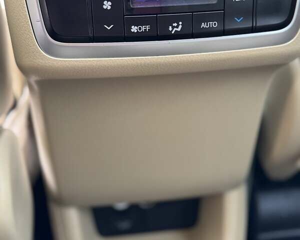 Черный Тойота Хайлендер, объемом двигателя 3.5 л и пробегом 180 тыс. км за 23500 $, фото 18 на Automoto.ua