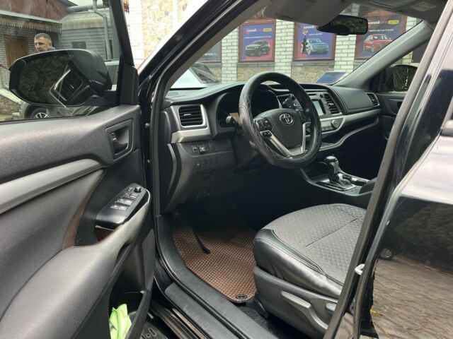 Чорний Тойота Хайлендер, об'ємом двигуна 2.7 л та пробігом 195 тис. км за 16999 $, фото 9 на Automoto.ua