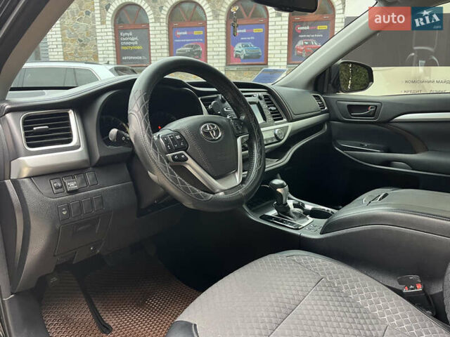 Чорний Тойота Хайлендер, об'ємом двигуна 2.67 л та пробігом 195 тис. км за 16999 $, фото 12 на Automoto.ua
